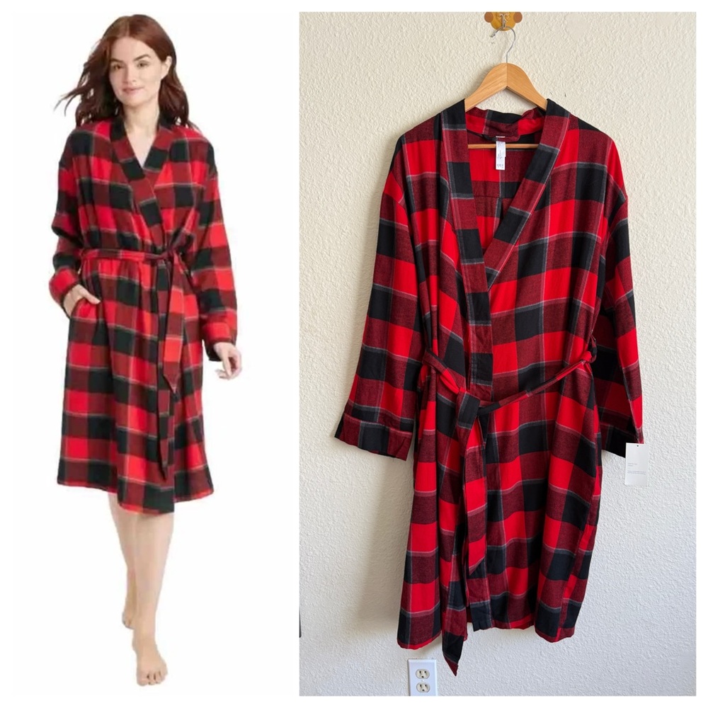 Stars Above Red and Black Plaid Women's Robe-Size M/L- NWT